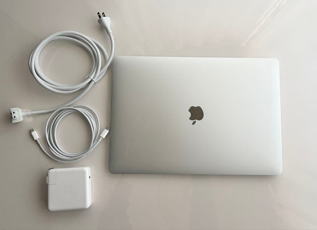 MacBook本体 Macbook pro 2019 15inch 16GB 2.4GHz 9i