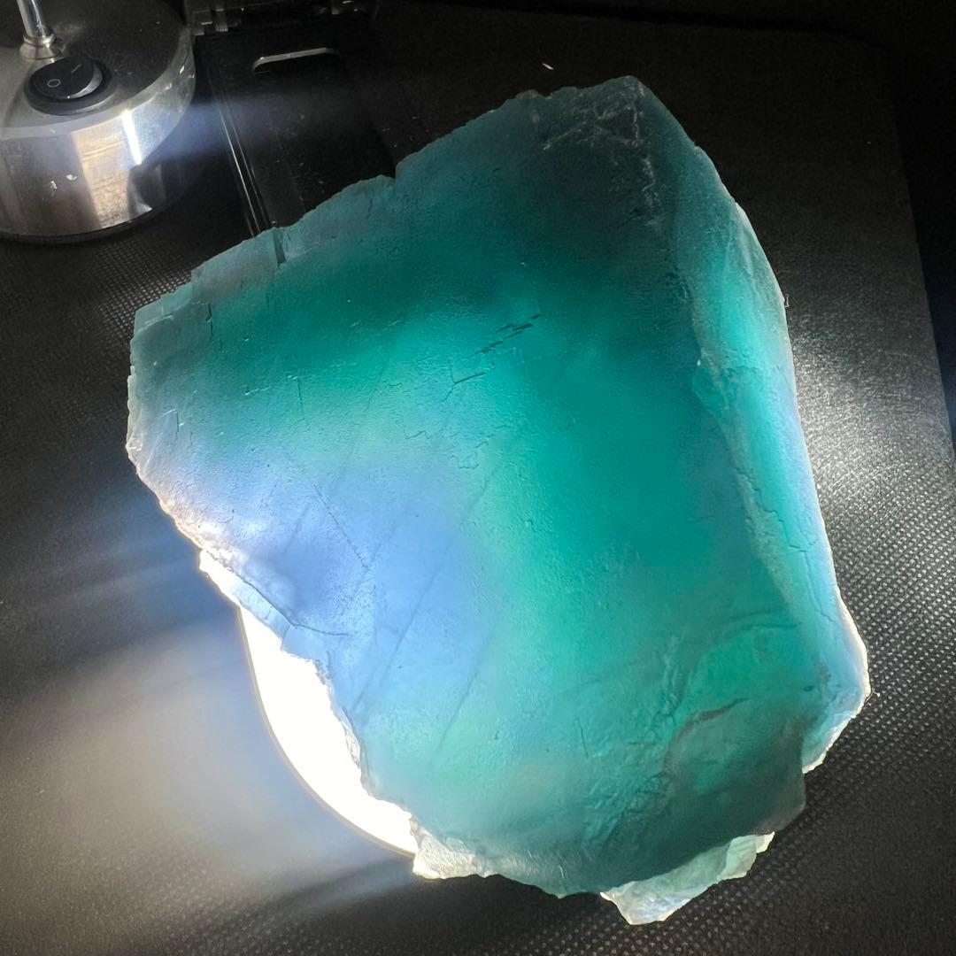 ヤオガンシャン☆ひたすらデカい。ゾーニングが綺麗なフローライトです(*´-`)