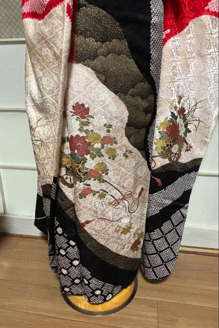 セミアンティーク 振袖7点セット 正絹部分絞りに箔使い　 赤黒白 華やか古典美