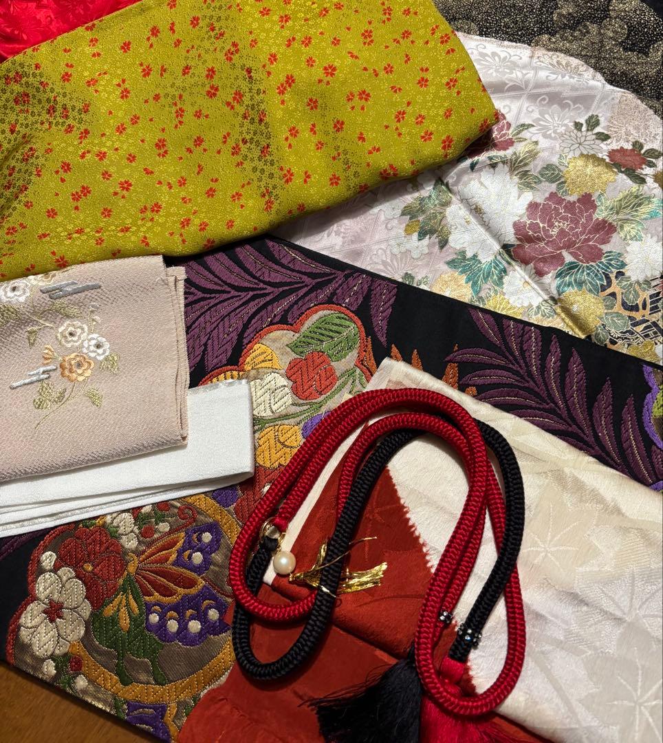 セミアンティーク 振袖7点セット 正絹部分絞りに箔使い　 赤黒白 華やか古典美