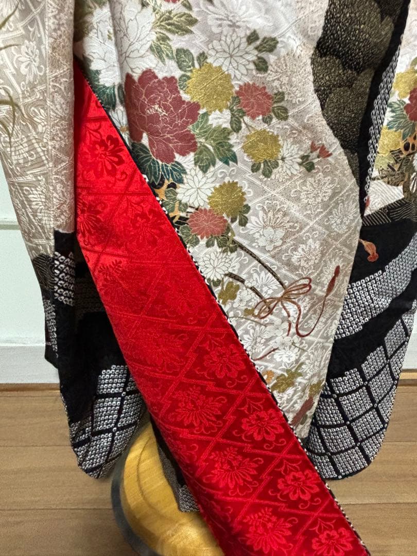 セミアンティーク 振袖7点セット 正絹部分絞りに箔使い　 赤黒白 華やか古典美