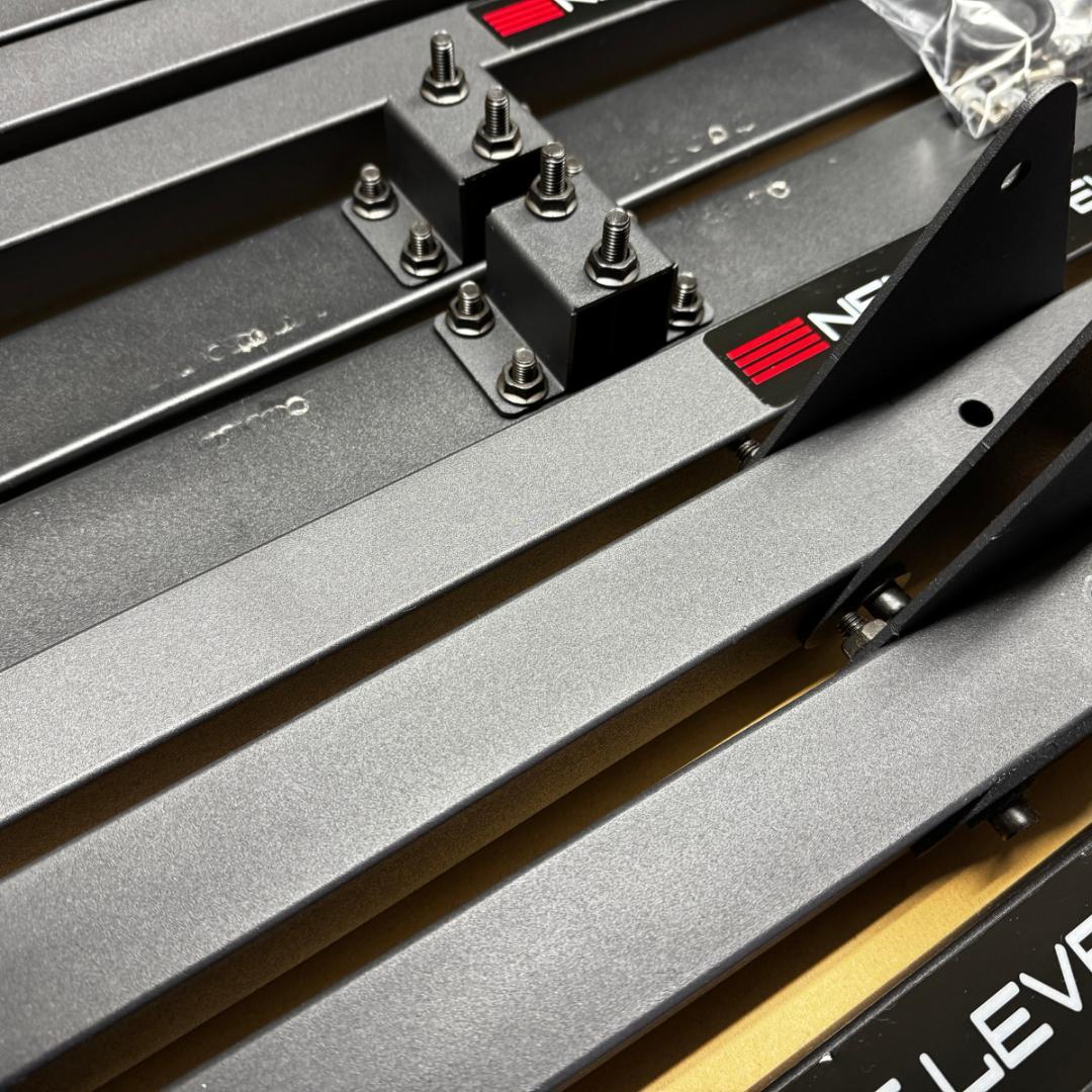 Next Level Racing トリプルモニタースタンド