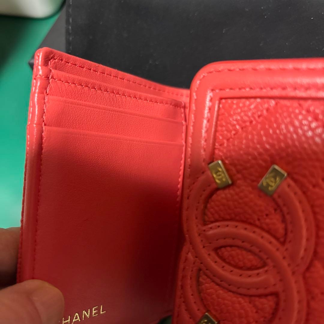 CHANEL CCフィリグリー キャビアスキン三つ折り財布