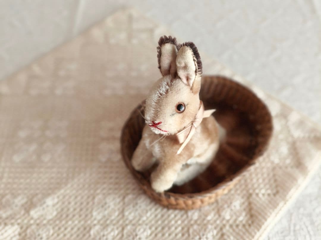 * vintage steiff ୨୧ * お座り姿の かわいいウサギさん
