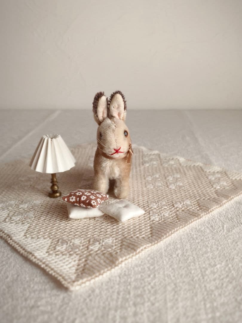 * vintage steiff ୨୧ * お座り姿の かわいいウサギさん