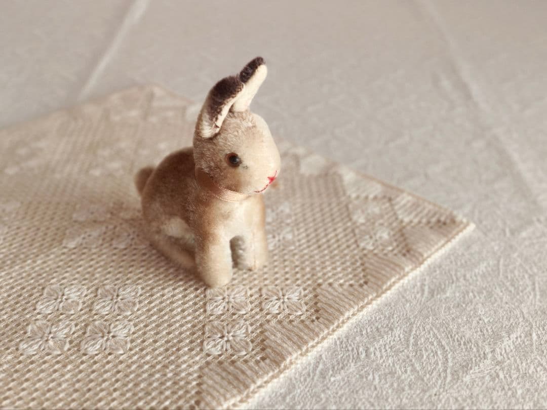 * vintage steiff ୨୧ * お座り姿の かわいいウサギさん