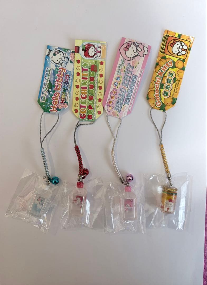 ハローキティ　ご当地　限定　ストラップ 根付　フルーツおまとめ　クリアボトル
