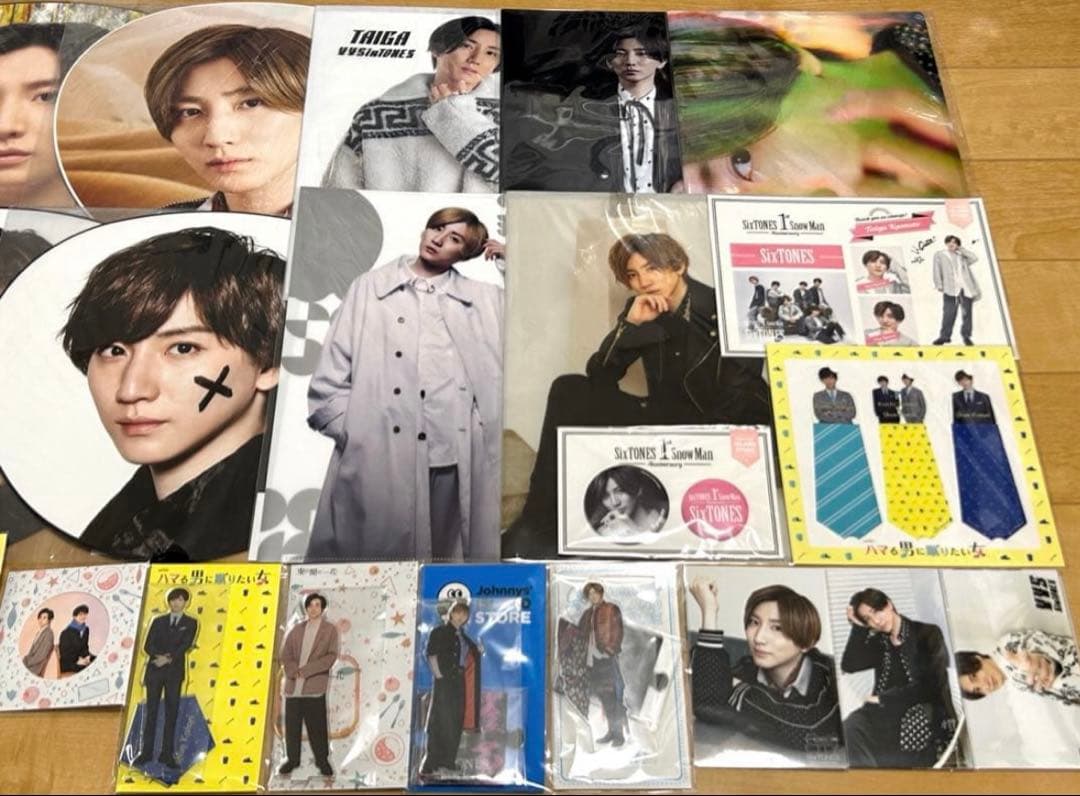 SixTONES 京本大我 うちわ ＆ アクスタ ＆ 缶バッジ 他 24点セット