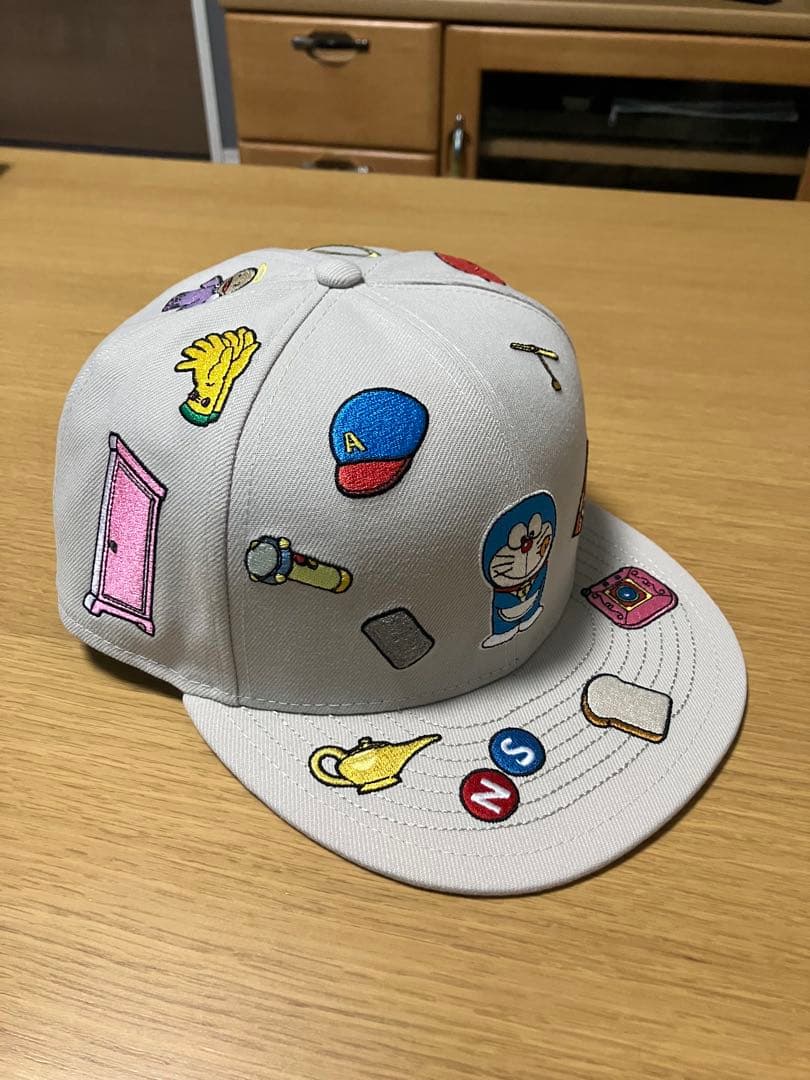 ドラえもん×ニューエラ　9FIFTY 刺繍キャップ ベージュ