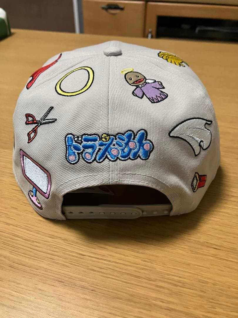ドラえもん×ニューエラ　9FIFTY 刺繍キャップ ベージュ