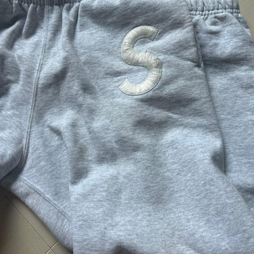 Supreme グレー スウェットパンツ Sロゴ