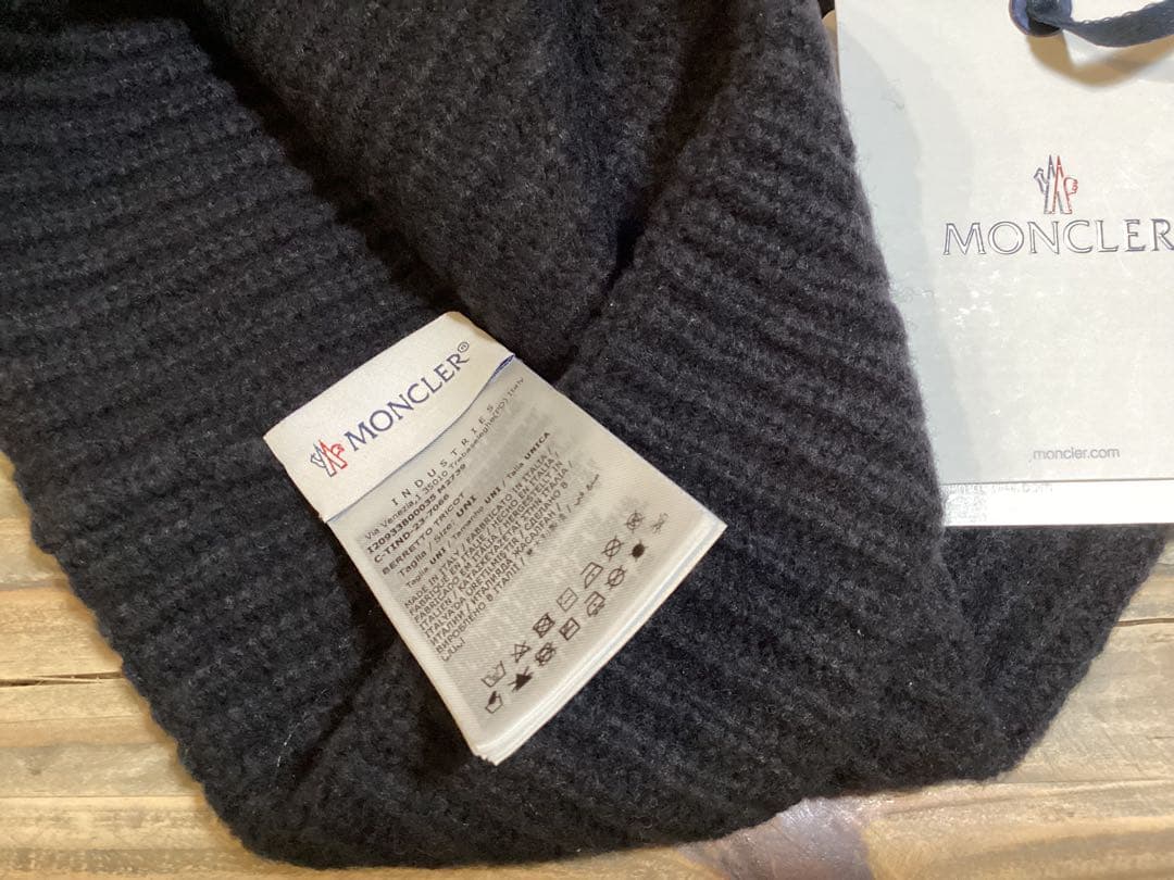 MONCLER モンクレール ニット帽　新品タグ付　ラメロゴ　包装紙ショッパー付