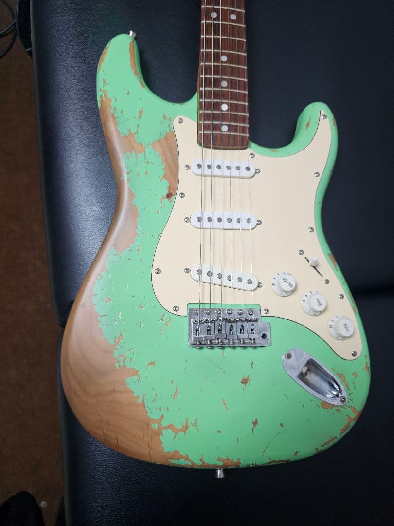 ストラトタイプ　ハードレリック仕様　コンポーネントギター