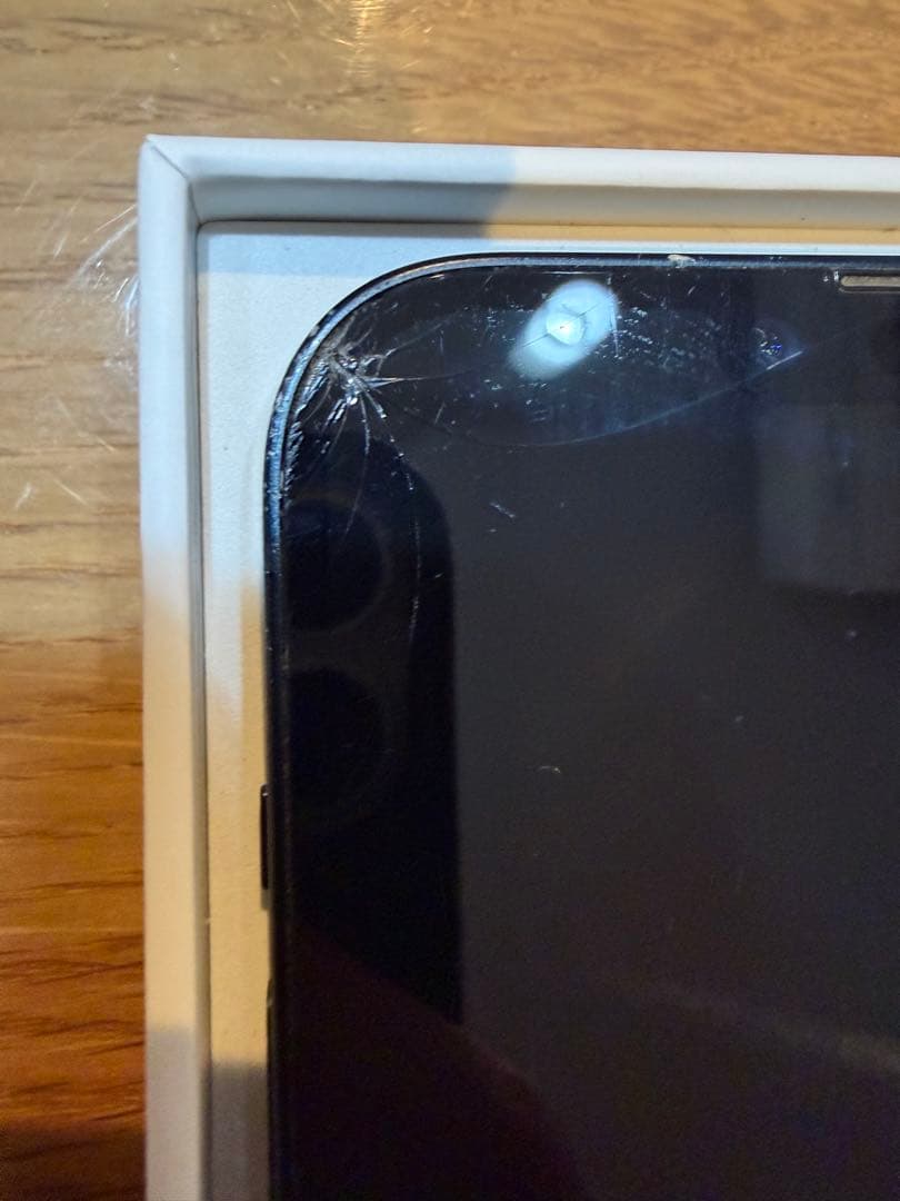 iPhone 14 128GB 画面にひびあり