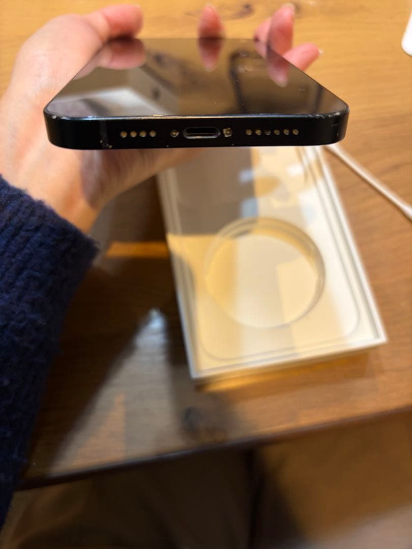 iPhone 14 128GB 画面にひびあり