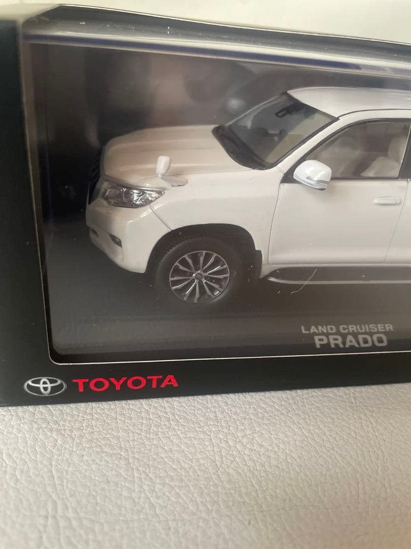 トヨタ ランドクルーザー プラド 150 後期 ① 040 スーパーホワイトⅡ