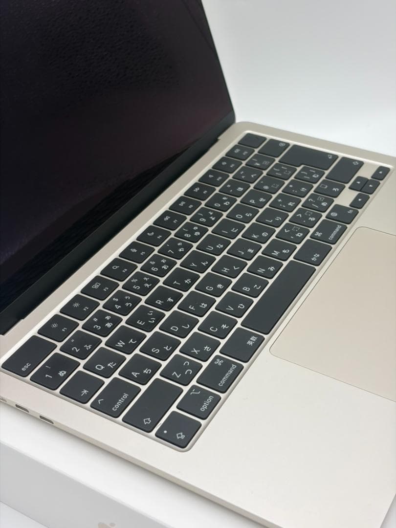 【美品】MacBook Air M2 8GB / 256GB スターライト