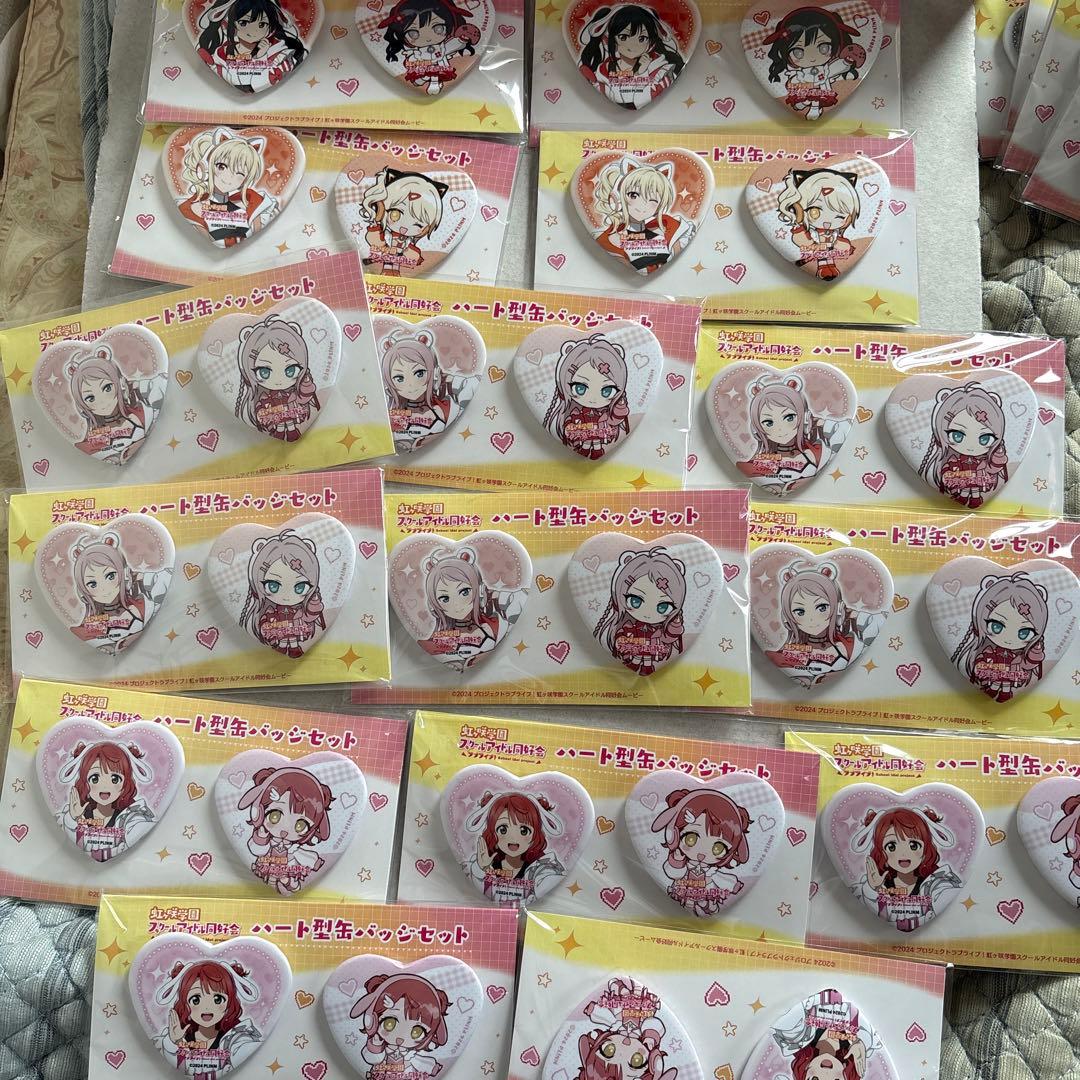 アニメキャラクター ハート型缶バッジセット