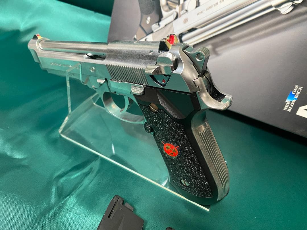東京マルイ　M92F バイオ サムライエッジ　予備マグ付　ガスブロ　クローム