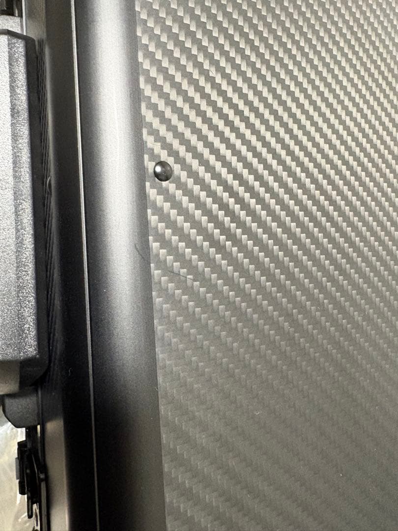 リアルドライカーボン製キャリーケース40L 高さ53cm横35cm奥行21cm