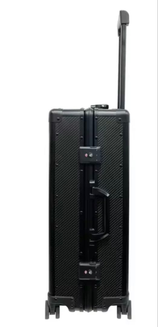 リアルドライカーボン製キャリーケース40L 高さ53cm横35cm奥行21cm