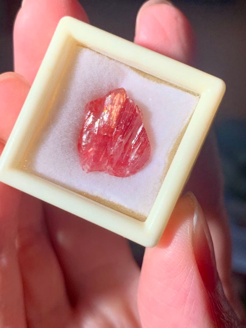 国産鉱物　ロードクロサイト北海道 稲倉石鉱山 菱マンガン鉱　インカローズ　翡翠