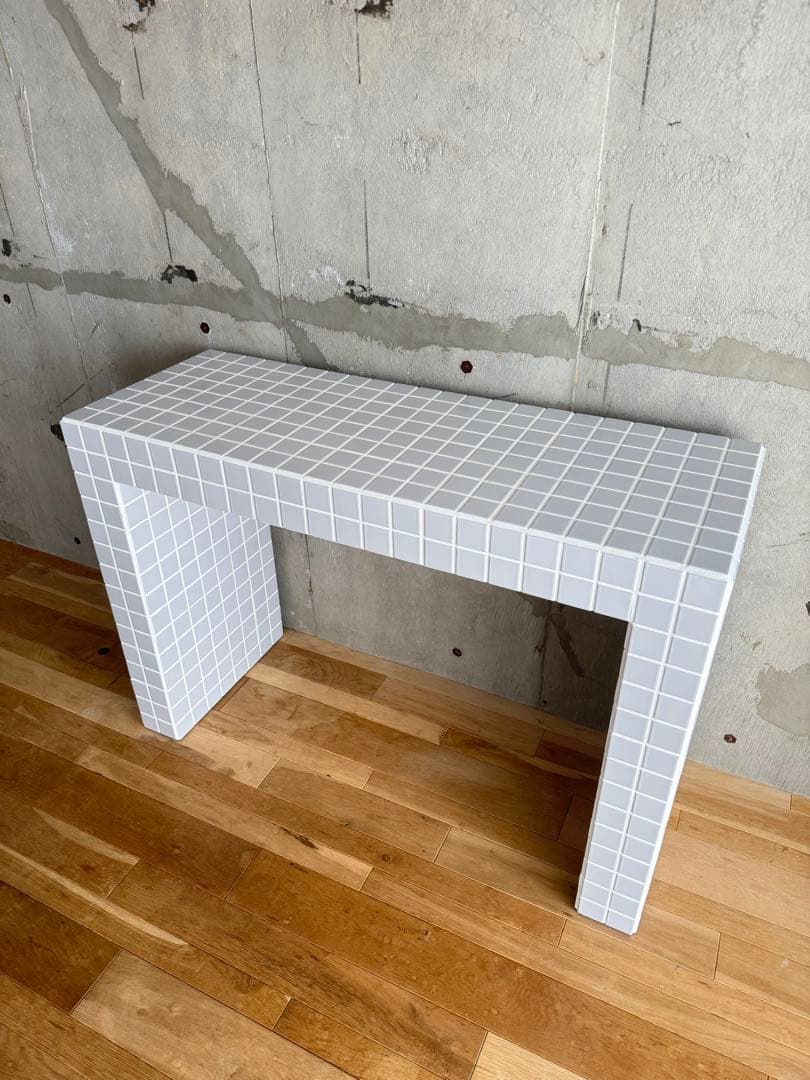 ライトグレー タイルテーブル