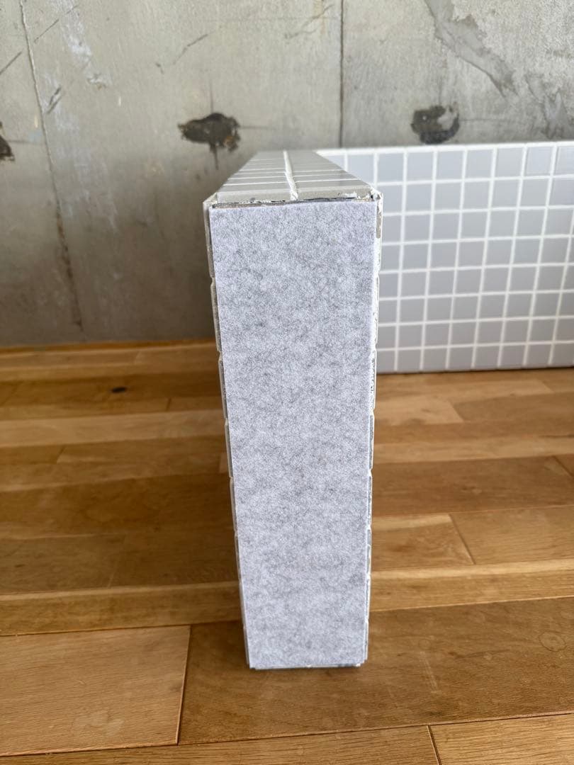 ライトグレー タイルテーブル