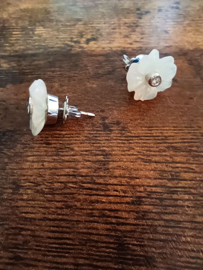 QUEENジュエリー 750 エレガントな白い花のダイヤモンド装飾装飾ピアス
