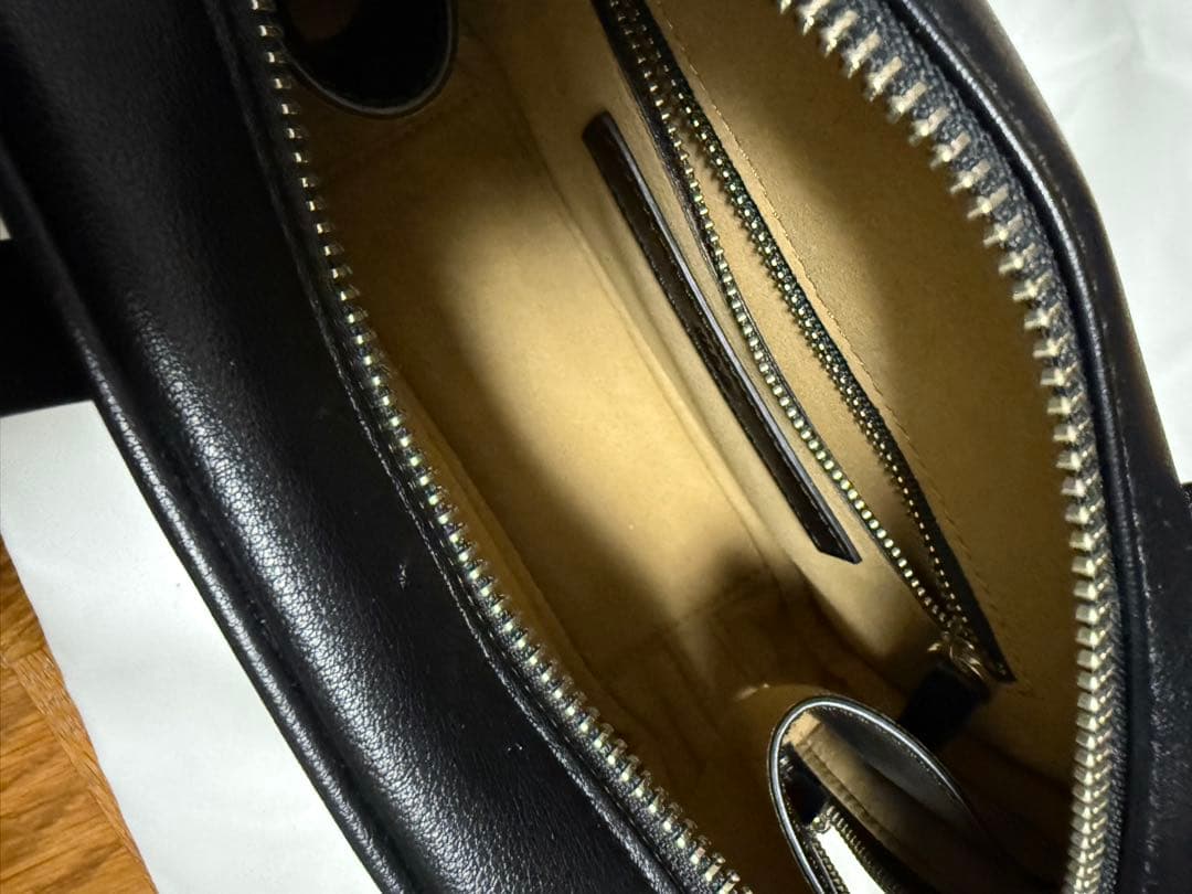 VASIC ブラック ハンドバッグ