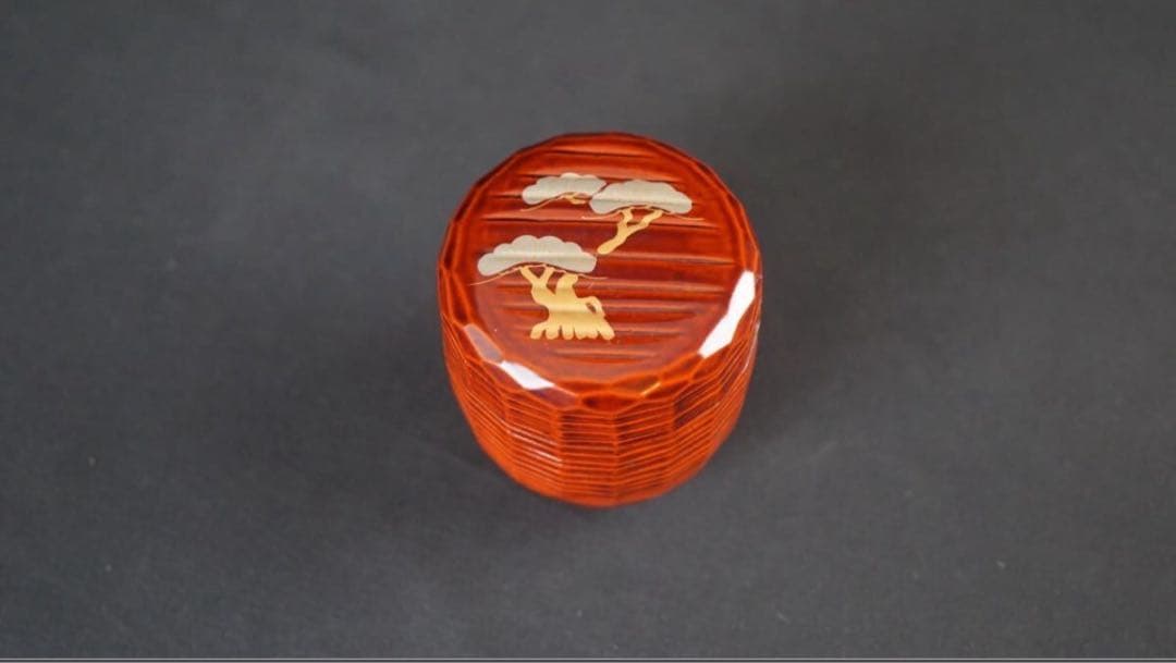 岡本陽斎 作 又妙斉好 老松蒔絵 溜塗 折撓中棗 共箱 茶道具