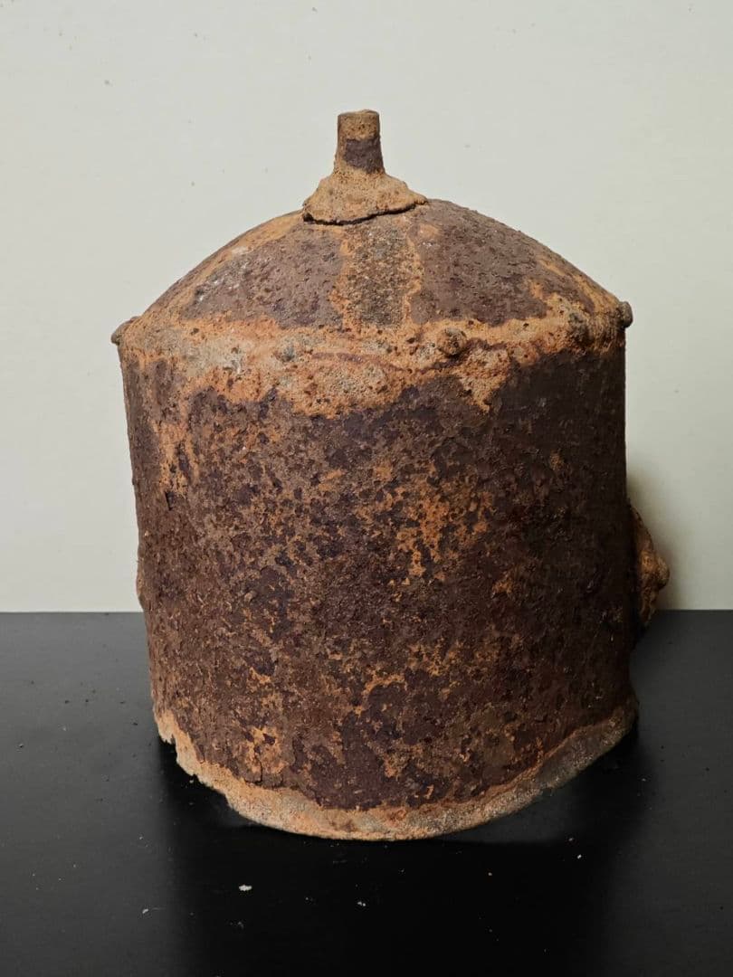 古代鉄製兜　古代中国　西晋時代〜元時代　考古発掘品　古代武具　貴重　博物館クラス