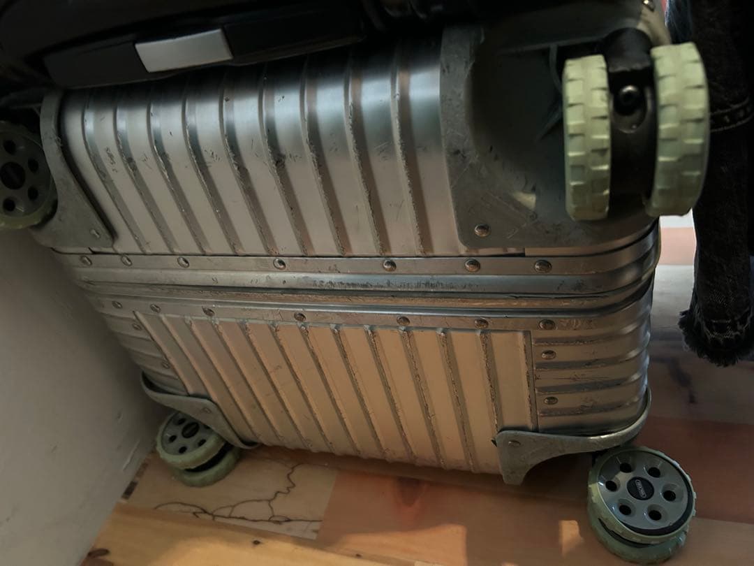 リモワ トパーズ スポーツ　923.75.00.4　89リットル　4輪