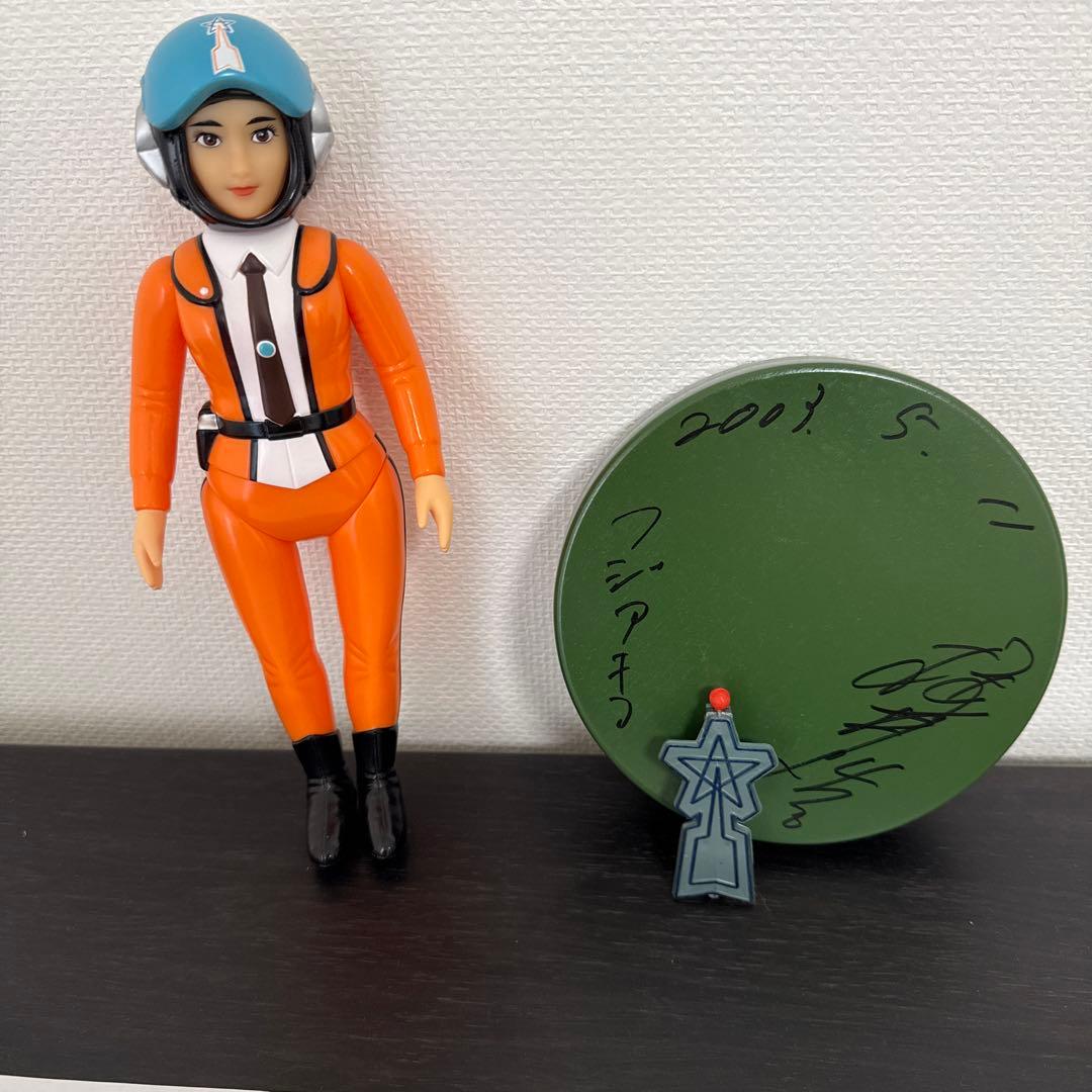 t*e様 m1号　フジアキコ隊員　桜井浩子サイン入り