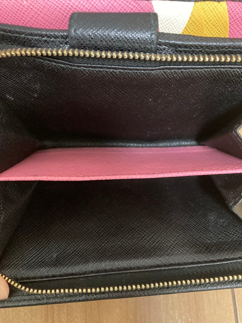 PRADA ブラック サフィアーノレザー 二つ折り財布