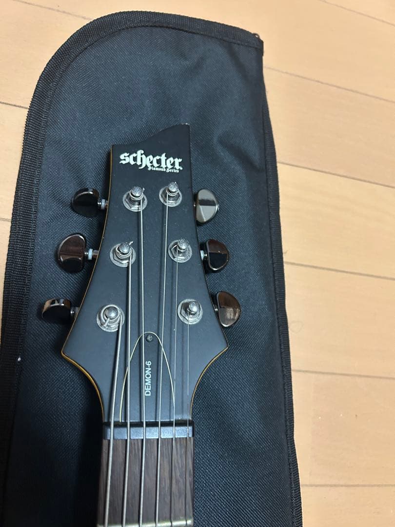 Schecter Demon 6 ストラップ付き