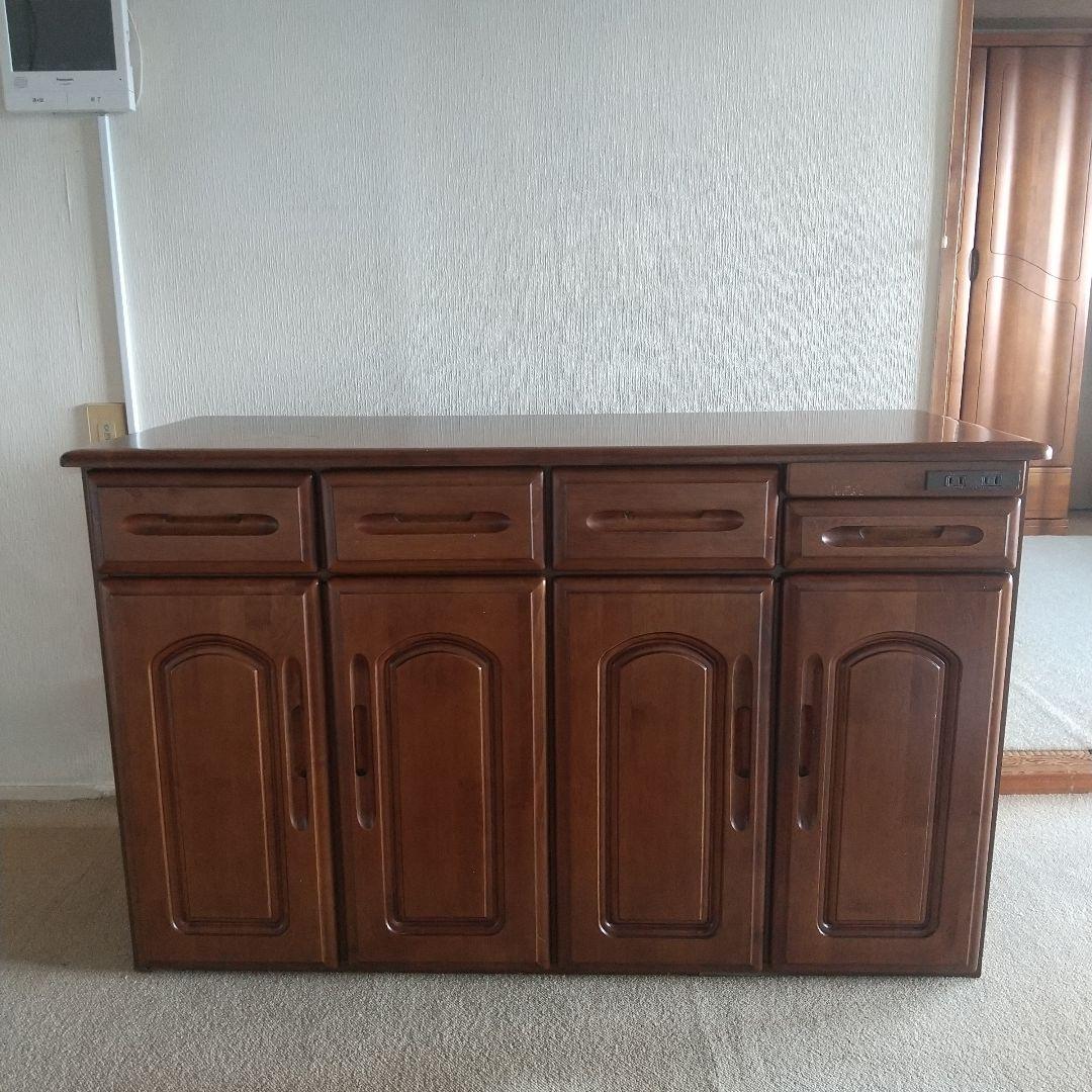 木製4ドアキャビネット 2口コンセント付き　株式会社又七木工社