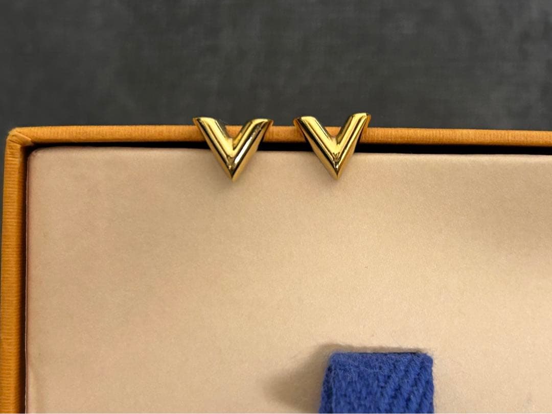 ルイヴィトン ピアス エセンシャル