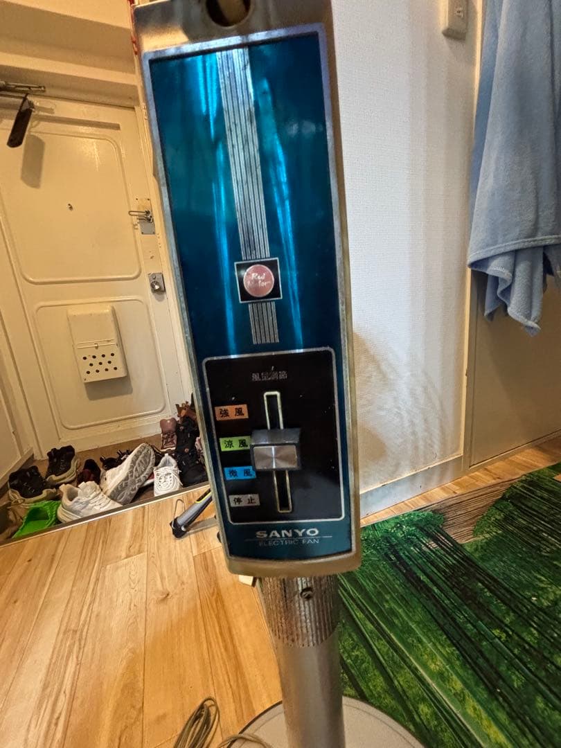 SANOY青い3枚羽根の扇風機