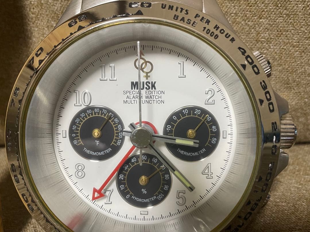 【レア！】musk 腕時計型置き時計　大きい腕時計　動作確認済み　アラーム