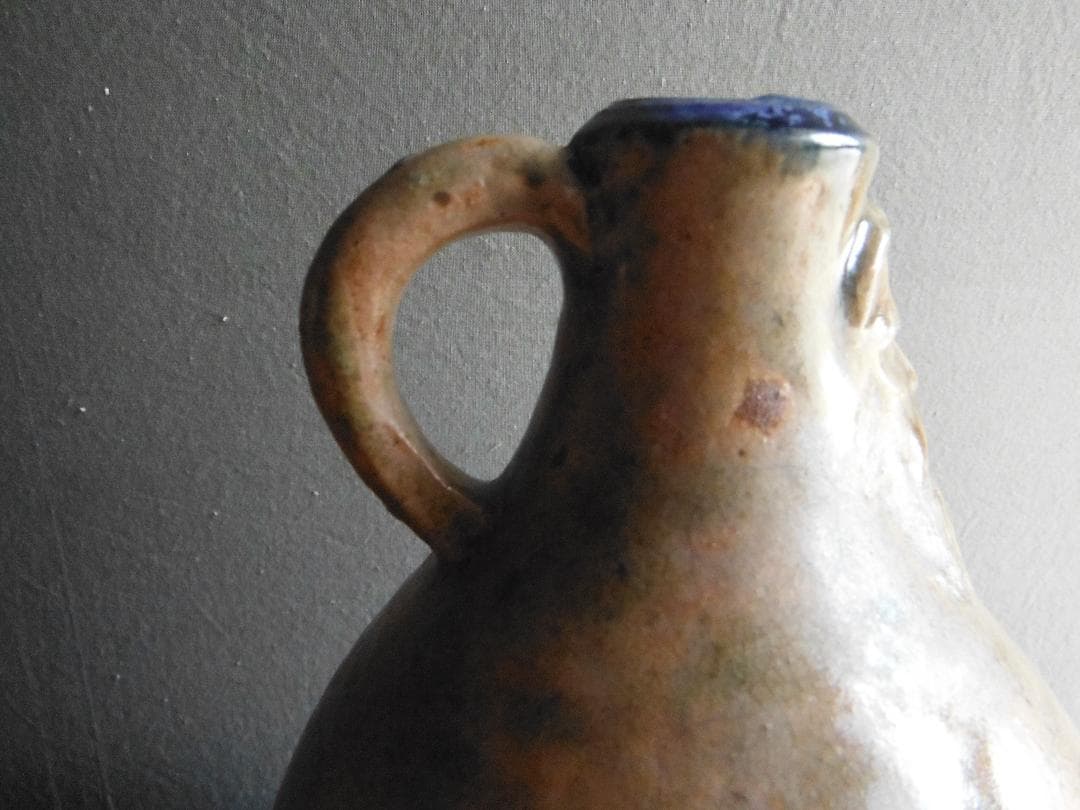 パリスマ・ひげ徳利　陶器の顔彫刻ボトル