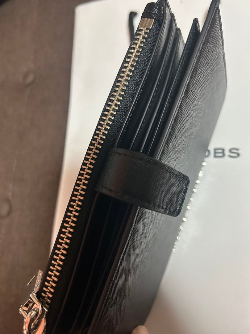 新品　MARC JACOBS 黒 二つ折り財布　フォンリストレット