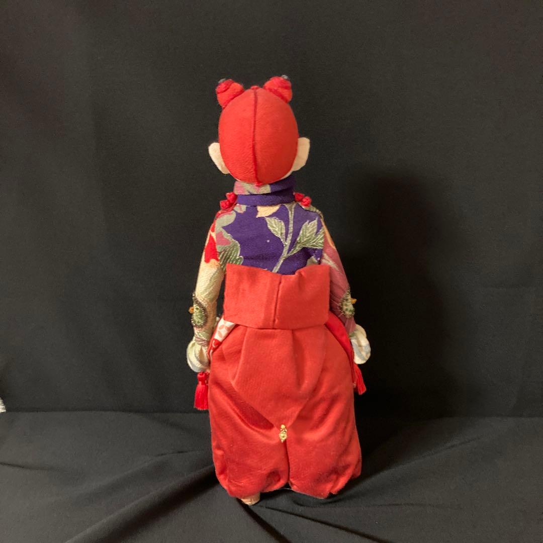 紙粘土に縮緬を貼って顔を描いた創作人形