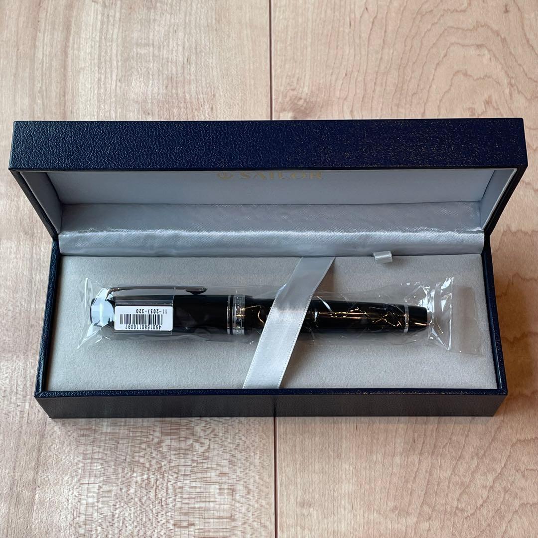 【新品未使用】セーラー万年筆 プロフェッショナルギア銀 字幅MF 中細