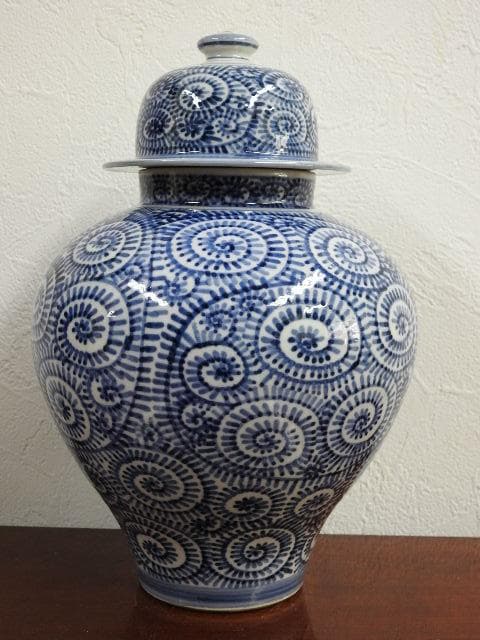 伊万里　鮹唐草　蓋付壺　M641