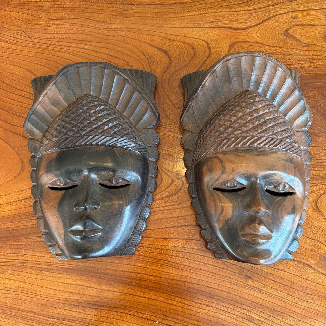 ナイジェリア　木製アフリカンマスク ダークブラウン彫刻作品　2対