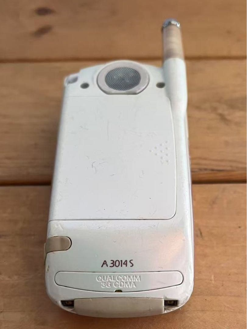 【希少】au A3014S ハローキティコラボモデル　ガラケー　平成レトロ