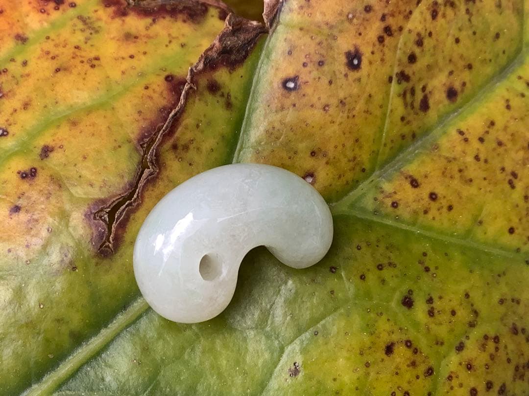 ✳極上材料使用‼️ 氷*糸魚川翡翠勾玉　神様と通じる縁起物お守り　鑑別書取得極上品