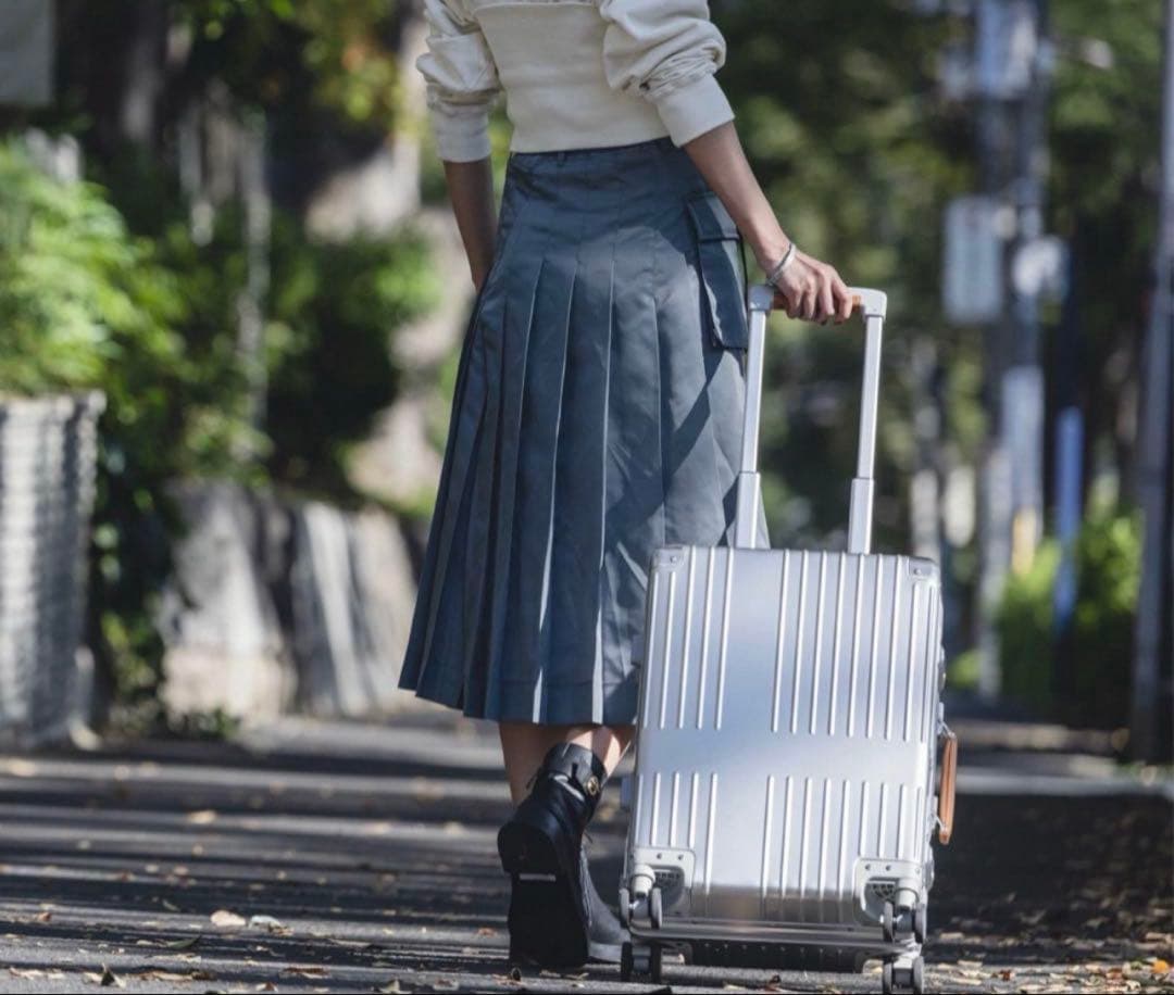 【新型新品】イノベーター　アルミ　キャリーケース　スーツケース　INV1811