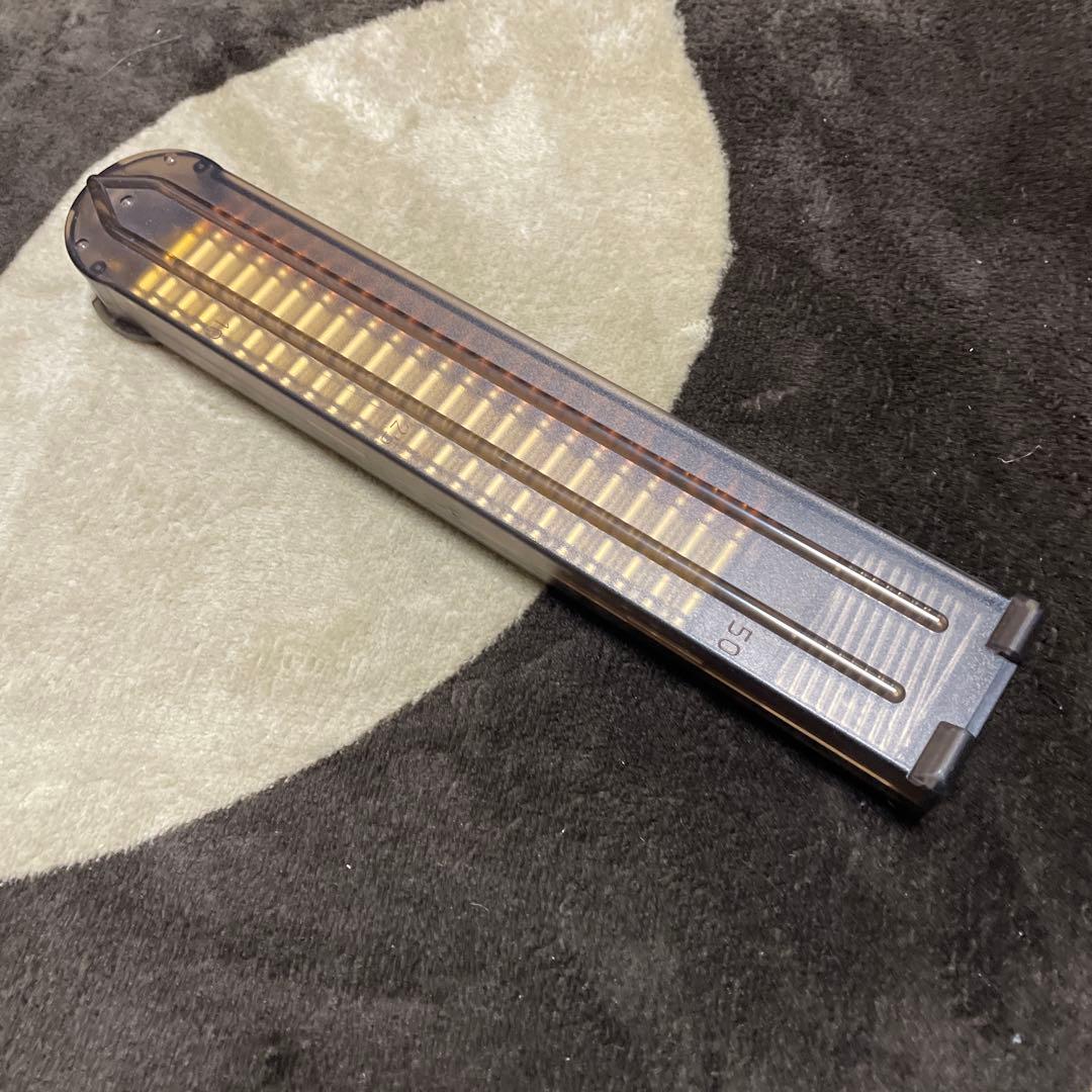 エアガン　東京マルイP90 予備マガジンとバッテリー付き